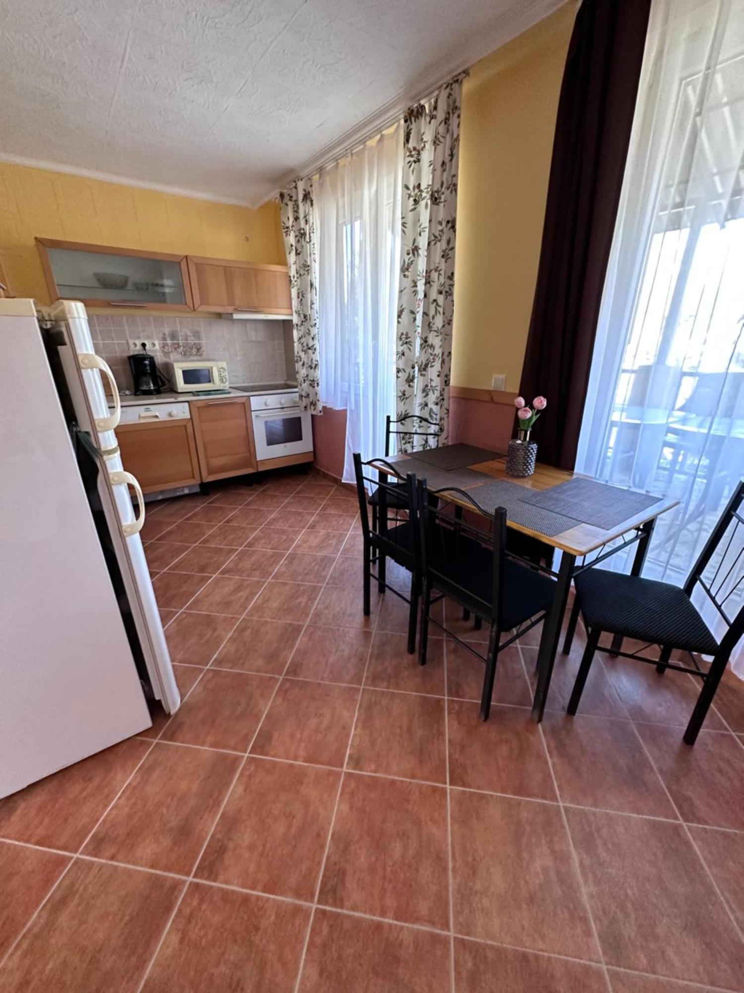 Aranyeso Apartman Hajdúszoboszló Buitenkant foto